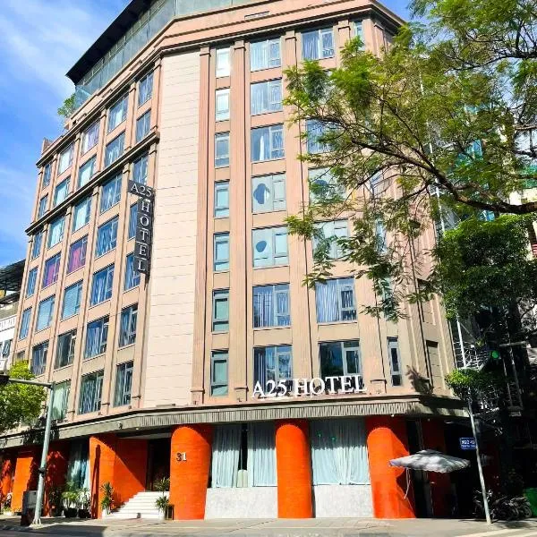 A25 Premium Hotel - 31 Trương Công Giai, ξενοδοχείο στο Ανόι