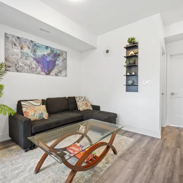 Exquisite, Bright & Modern Condo - Free Parking, отель в городе Ниагара-Фолс