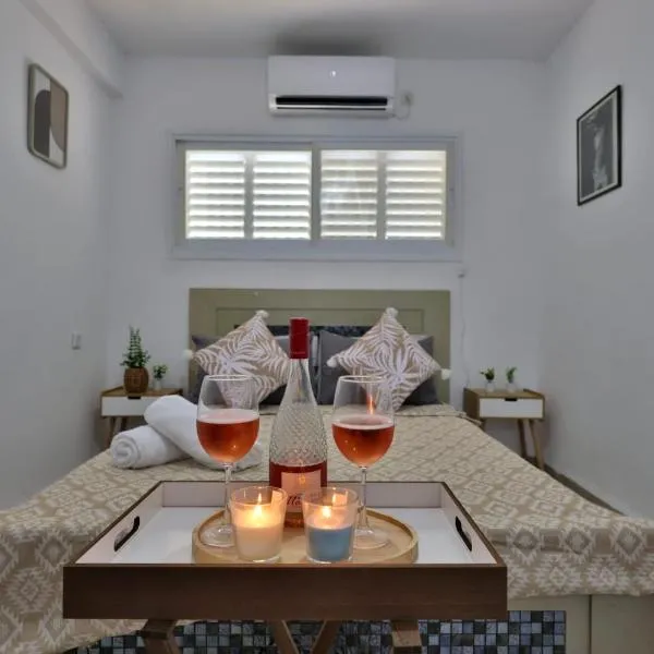 אירוח סמוך לים התיכון יש מקלט בבניין, Hotel in Haifa
