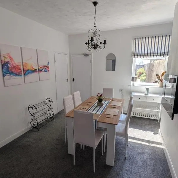 Cleethorpes Family Home Sleeps 7 Perfect Location, hotel di Cleethorpes
