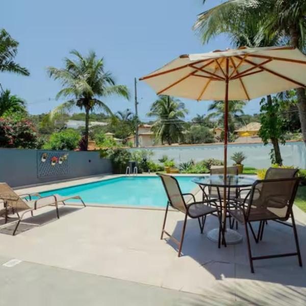 Casa com piscina a 100m da praia Geriba