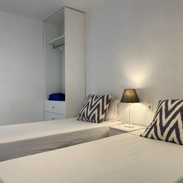 PISO EN PLAZA DE ESPAÑA Y PLAYA DE LA COLONIA, hotel sa Águilas
