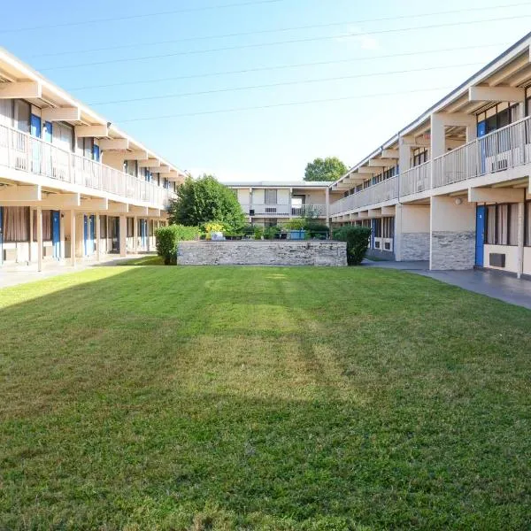 James River Inn & Suites, khách sạn ở Newport News