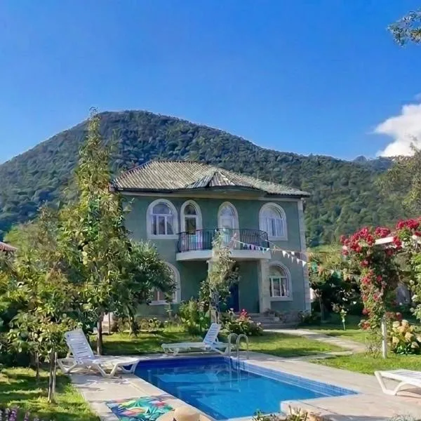 Mountain View Deluxe Villa & pool, хотел в Габала