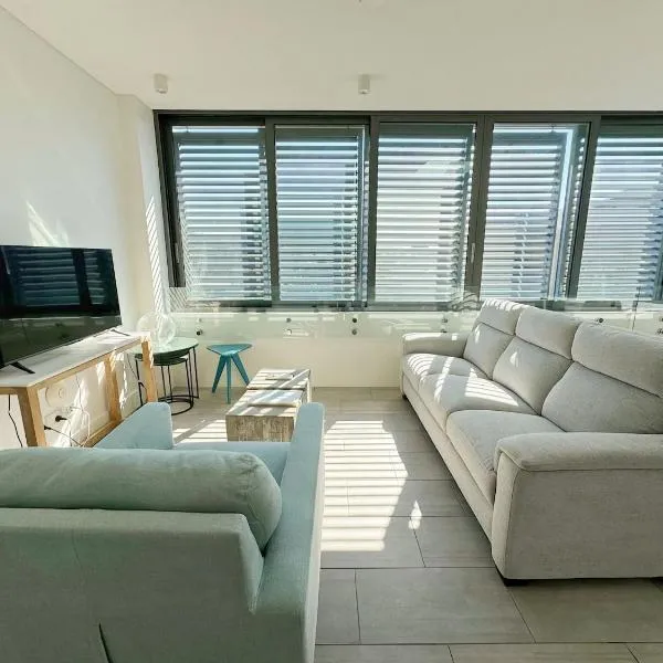 Bondi Beach Escape, Steps to Sand & Cafe, hotell Sydneys