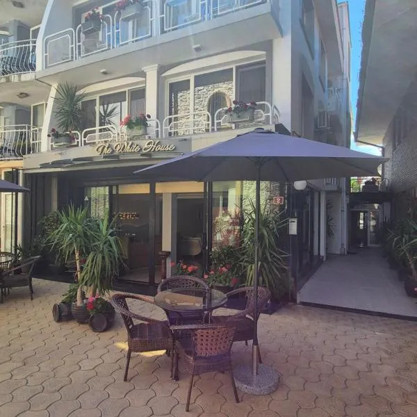 The White House Guest House, hotel in Nesebar