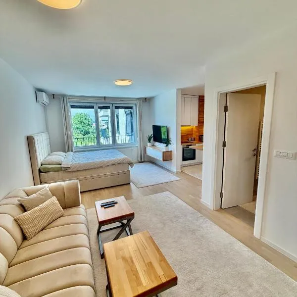 Sunset Dream Apartment -- 2 minutes from the Airport, хотел в Сараево