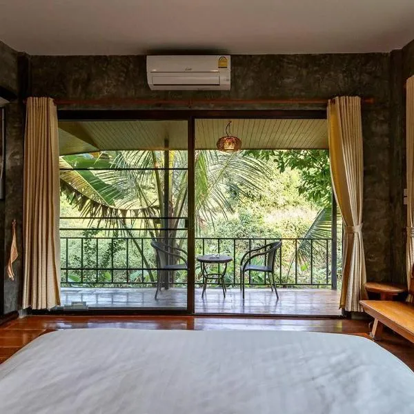 Lion Cafe Resort, hotel in Ban Huai Sieo