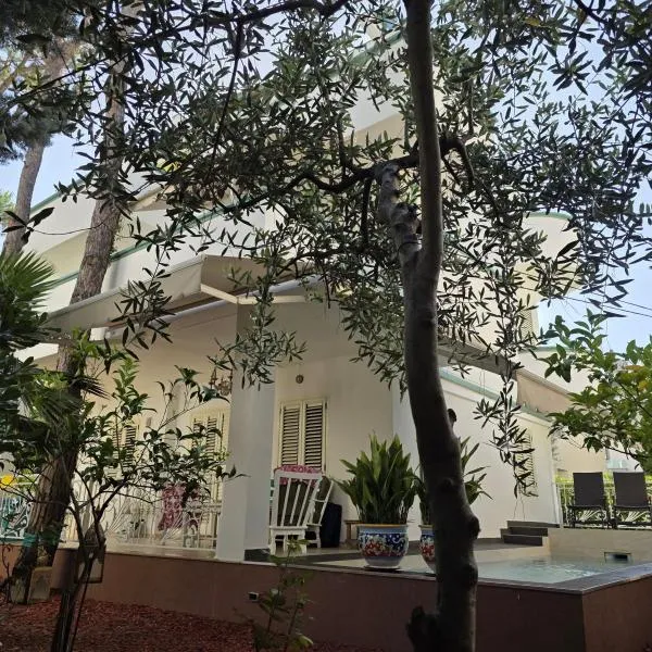 Villa Dyrrahu with Pool & Sea Access, Hotel in Golem