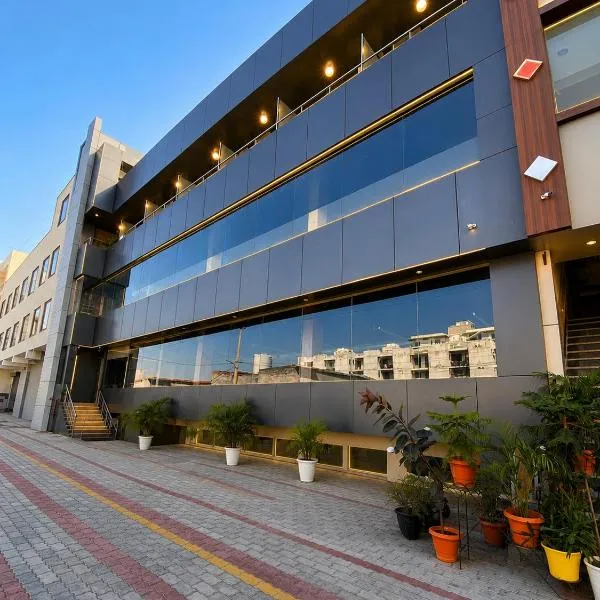 Hotel JBX Regency Zirakpur Chandigarh # Family Hotel # Top Rated Property, hotell sihtkohas Zirakpur
