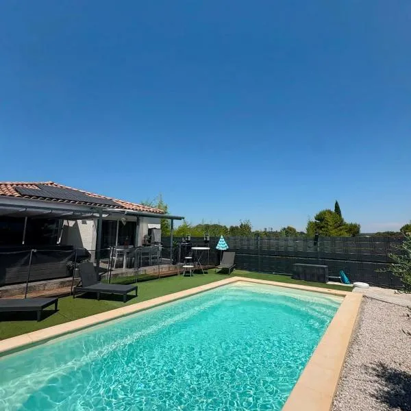 Très belle Villa avec piscine et jaccuzi, hotel in Liouc