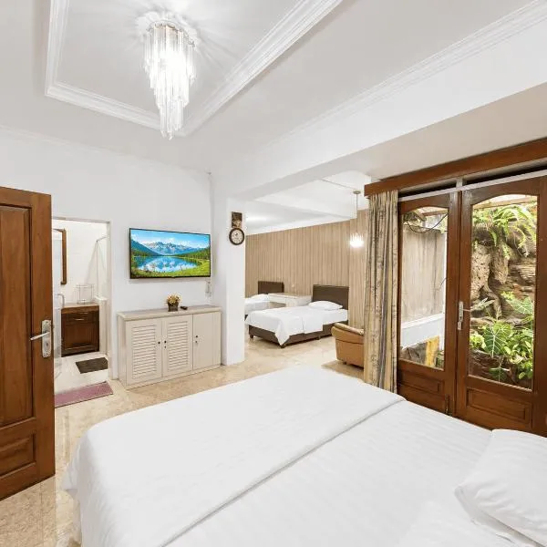 Enny's Guest House, hotel em Malang