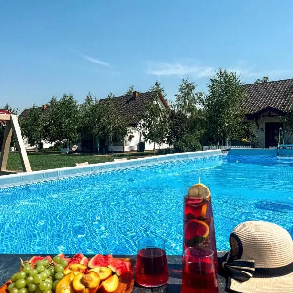 Magiczny Zakątek Bałtów - domki z jacuzzi, hotel em Bałtów