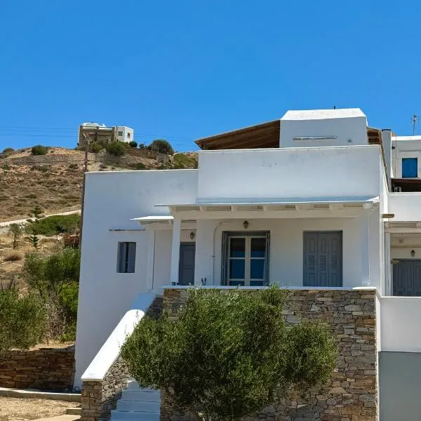 Iosub Houses & Studios - Cosy Seaside House in Koumbara, ξενοδοχείο σε Tzamaria