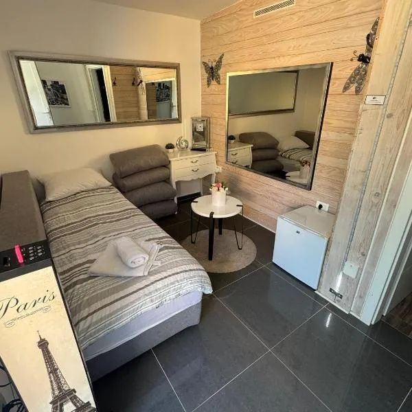 HA-LU Studio Apartman, hotel v destinácii Jurdani