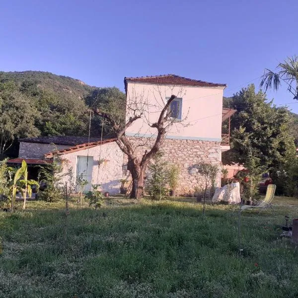 Stone House Room near Kavala, khách sạn ở Amisianá