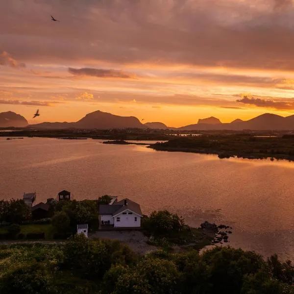 Lofoten Oceanfront - Privat Pier & Beach, hotel en Vestvågøya
