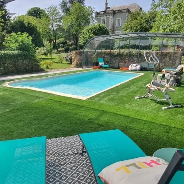 Le cottage Domaine La Capitainerie, Hotel in Bazoges-en-Pareds