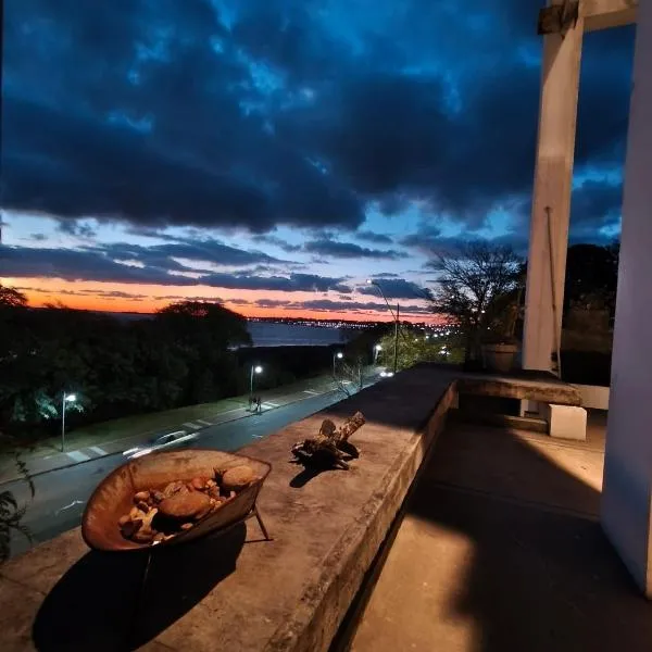 Espectacular Casa con vistas panorámicas y WIFI: Colonia del Sacramento şehrinde bir otel