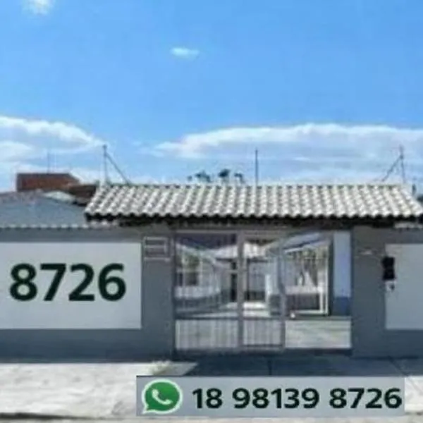 Casa de Praia Martim de Sa-700 metros , Importante- a casa e totalmente independente- nao conjugada- Com 05 camas -02 vagas de Garagem - Roupa de cama -Ventiladores, hotel in Caraguatatuba
