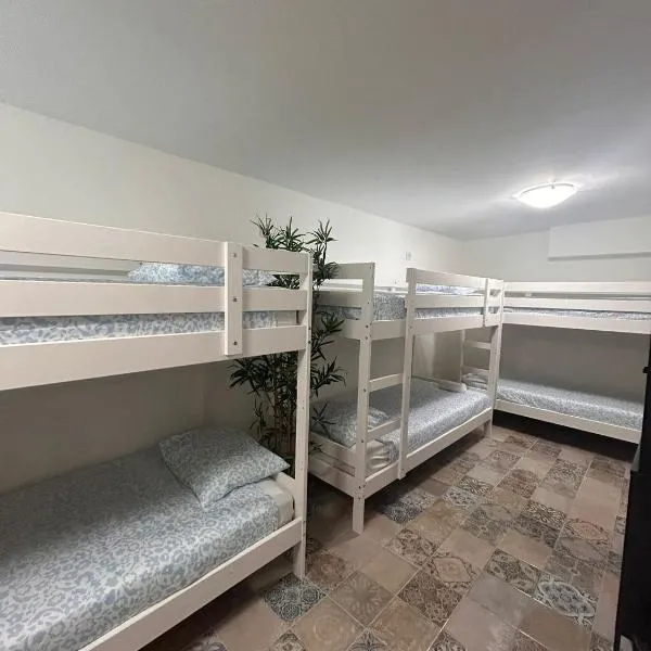 SIMPL hostel Oquendo, hotel in Madrid
