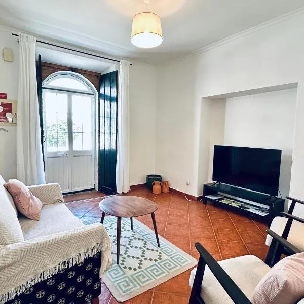 Portuguese Village Apt - Fast WiFi - Near beaches, hotel en Freiria