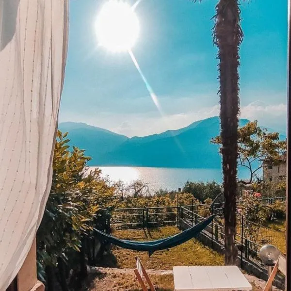 Studio with private garden by GardaDoma, khách sạn ở Brenzone sul Garda