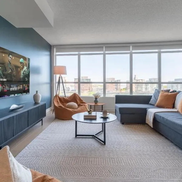 Spacious Retreat Luxe 3BR Condo with City Views, hotel en Toronto
