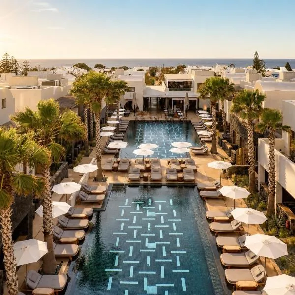 Radisson Blu Zaffron Resort, Santorini, hótel í Kamari