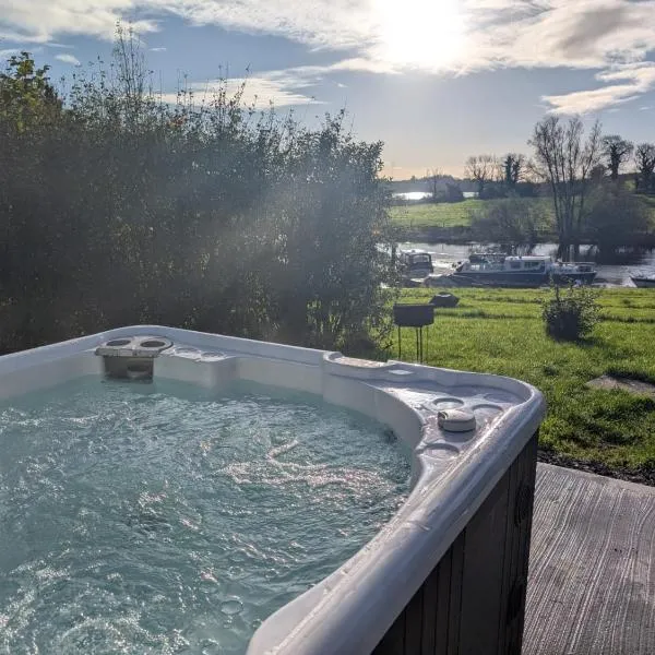 Rose Glamping pod, viešbutis mieste Derrylin