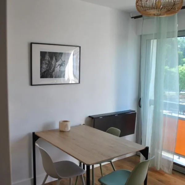 Studio vue dégagée, centre ville et place privée !、ギャップのホテル