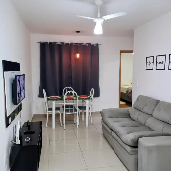 Apartamento 5 minutos do parque de exposições, hotel em Maringá