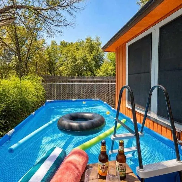 Lake Travis Retreat with Spacious Outdoor Areas, hotel in Austin