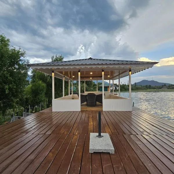 Dilshad Houseboats, hotel en Srinagar