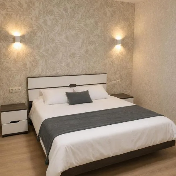 Atlant luxury Big Family Perlina Apart on Golovna поряд з ТЦ Депот, ξενοδοχείο σε Chernivtsi