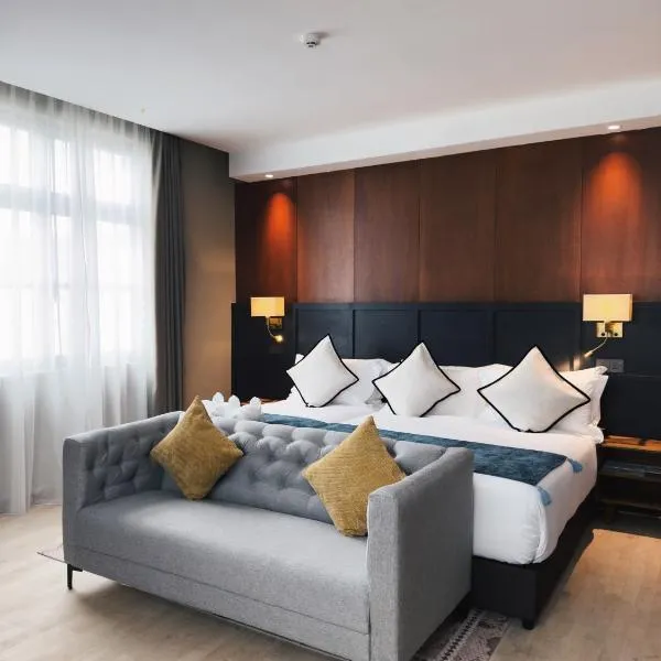 Moon Hotel, hotel in George Town