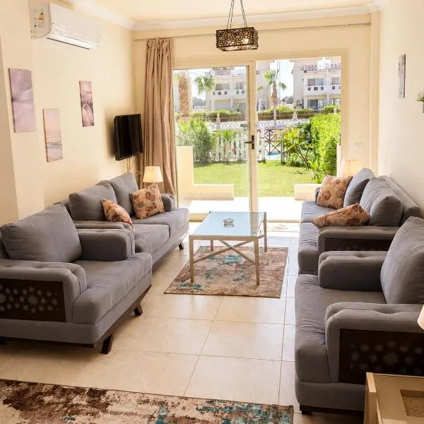 Luxury 3-Bedroom Seaside Villa Private Garden & Direct Pool Access Stella Heights Sidi Abdelrahman, khách sạn ở El Alamein