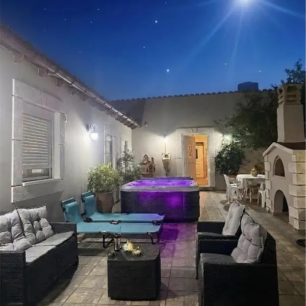 Villa Asterousia with Private Night Spa, BBQ & Lounge, hótel í Stérnai