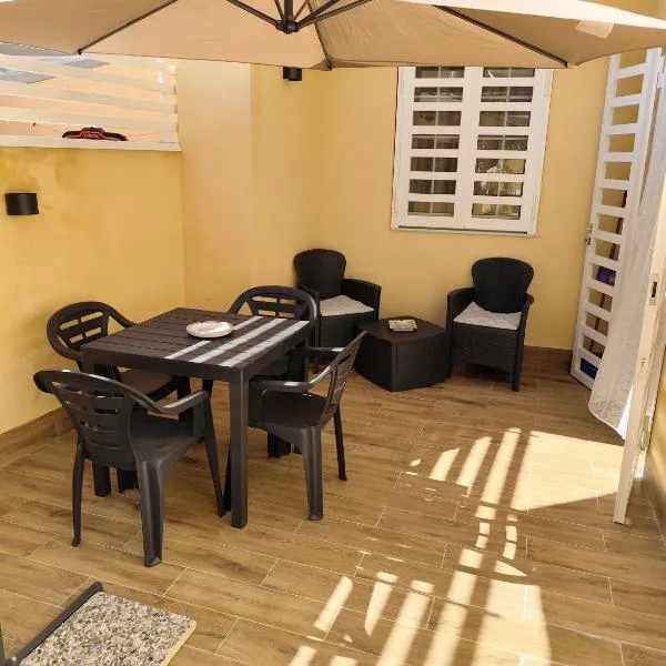 Casa vacanze Carmen House، فندق في إيركولانو