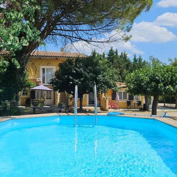 Gîte 1- LE RAZAL, hotel in Vallon-Pont-dʼArc