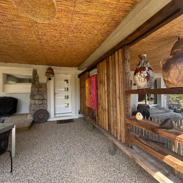 villa avec 200m de jardin privé la sablhyeres, hotel a Hyères