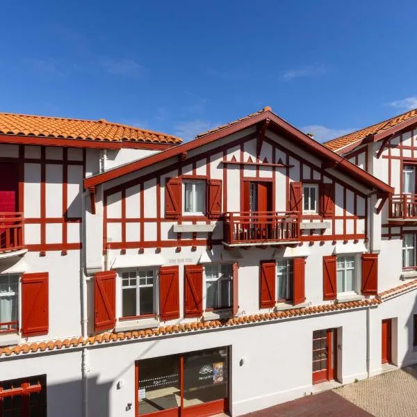 Hôtel Kemaris، فندق في بياريتز