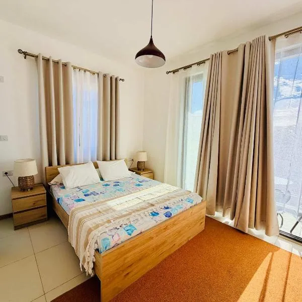 Bright 2BR Apartment Terrace & Pool Grand Baie, hotelli Grand Baiessa