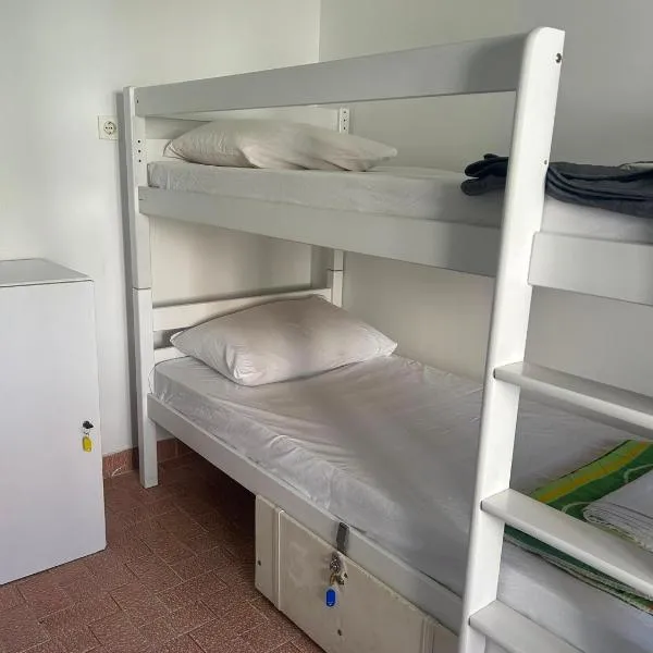 Hostel Omiš, хотел в Омиш