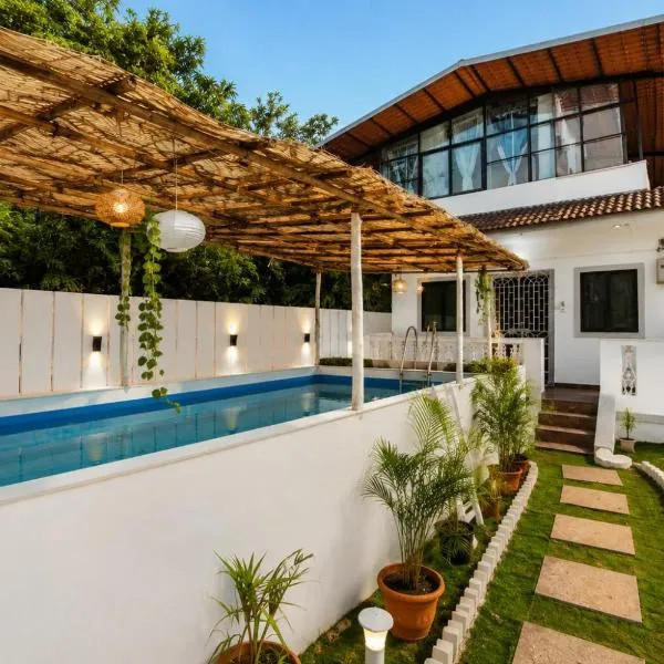 Ekostay - OCEAN CREST VILLA I 50 meters from Anjuna Beach, hotel in Vagator