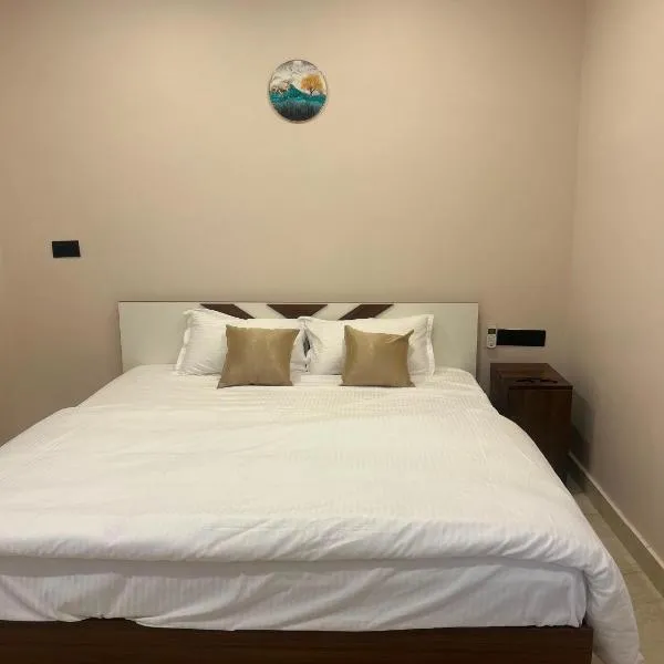 Heaven Crest - 127, Suites & Stays, hotel v destinaci Mambakkam