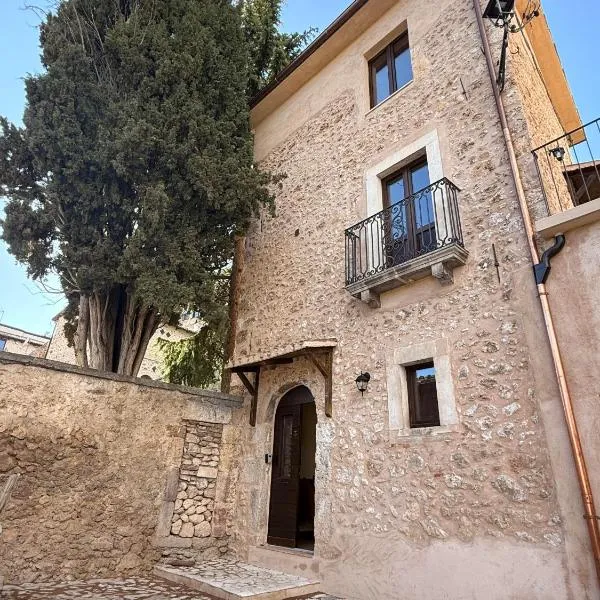 Arcem, hotel em Calascio