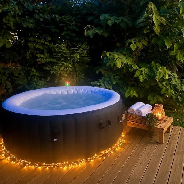 Viesnīca Grande villa moderne, Clim & Jacuzzi, tout confort pilsētā Salondeprovansa