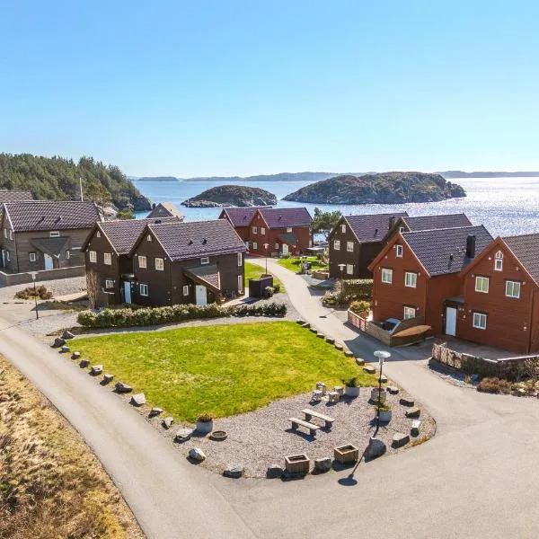 Fantastic year-around cabin with boats, hottube, hotel sa Steinsland