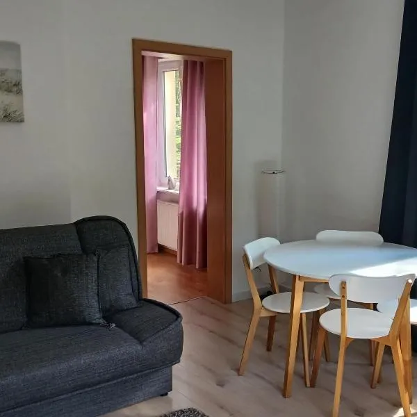 Przy Lesie Apartamenty Pokoje Parking, hotel in Pobierowo